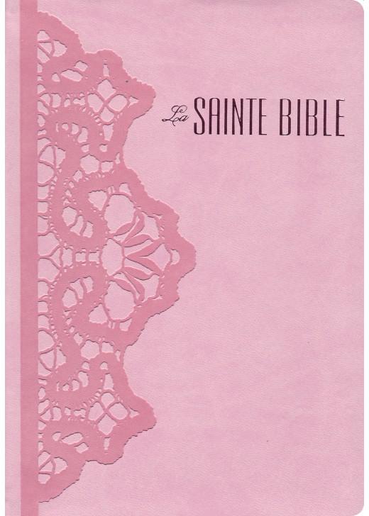 image Bible de couleur rose avec un motif dentelle en relief